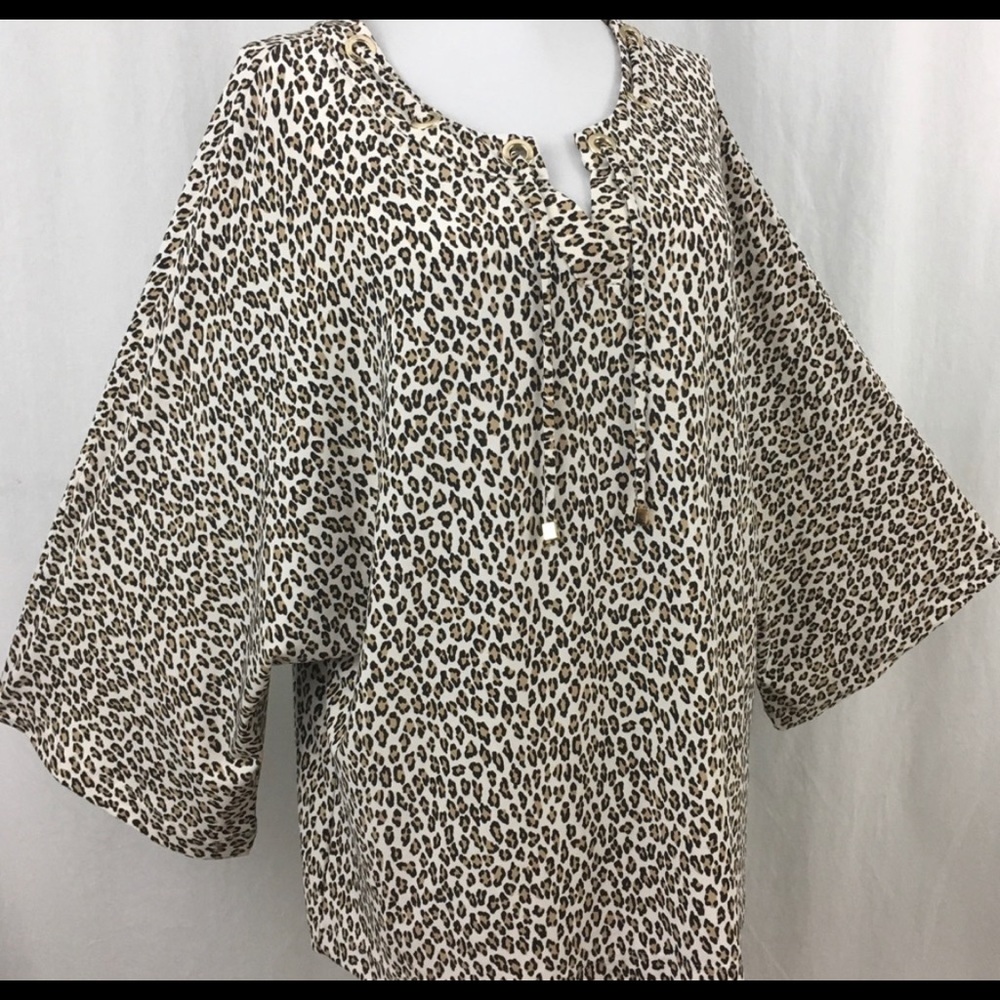Chico’s Leopard top w/ V neckline tie closure